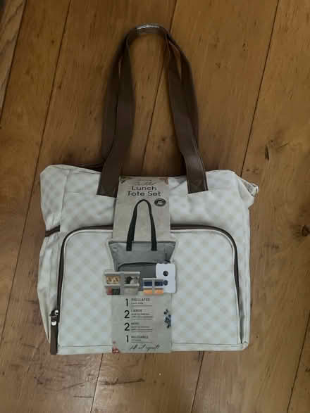 Photo of free Brand new lunch/picnic tote (OX14) #4