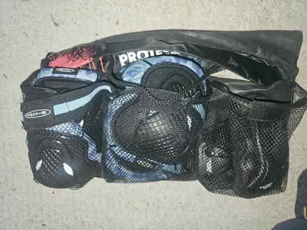 Photo of free Rollerskating &protectors (RH12) #4