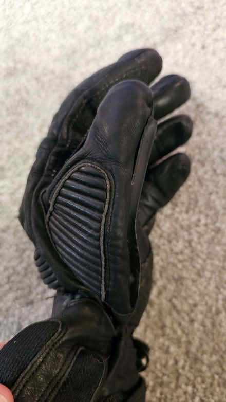 Photo of free Motorcycle gloves (Leslie KY6) #3