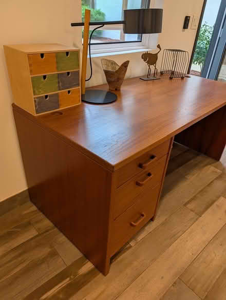Photo of free Executive desk - modular (Menlo Park / Stanford) #2