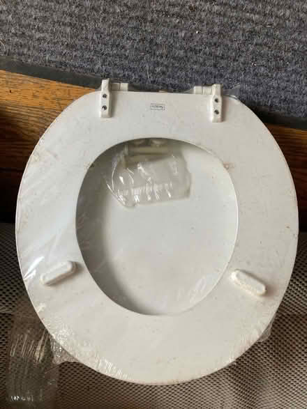 Photo of free Toilet seats 2 not used & 2 gently (Winsted) #4