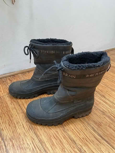 Photo of free Warm wellie/ snow boots adult size 8 (St Just TR19) #1