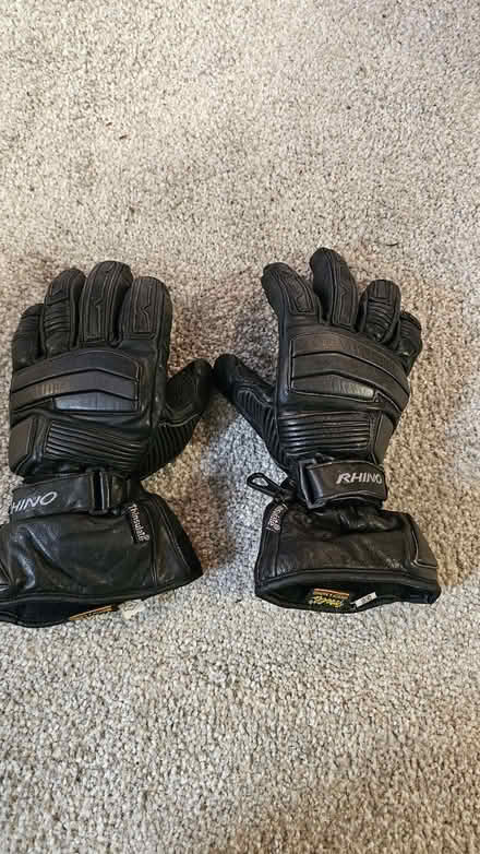 Photo of free Motorcycle gloves (Leslie KY6) #2