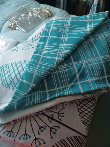 Photo of free Single duvet in reversible cover with spares. (Kenilworth CV8) #3