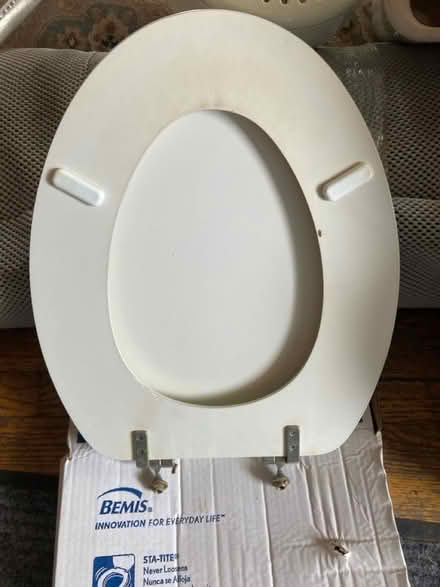 Photo of free Toilet seats 2 not used & 2 gently (Winsted) #2