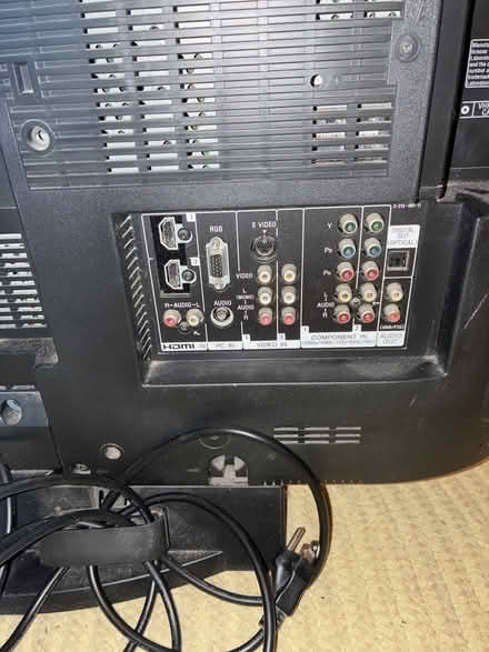 Photo of free sony kdl-32xbr4 tv (East Groton) #3