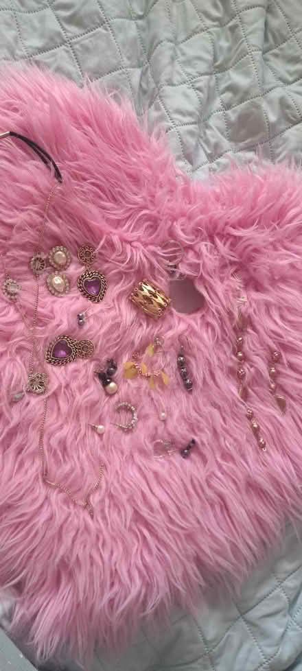 Photo of free Broken jewellery (RG302) #1