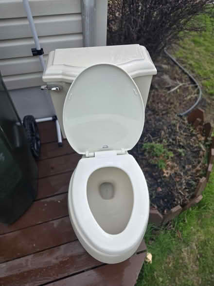Photo of free Kohler toilet great condition (Hazlet, NJ) #1