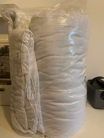 Photo of free 10.5 tog king size duvet (SW18) #2