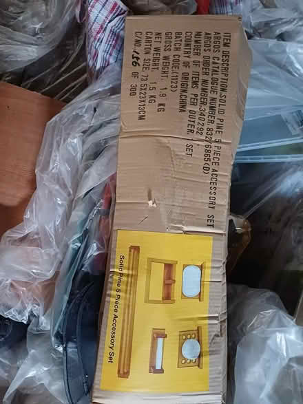 Photo of free Bathroom set (Latchford) #3