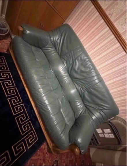 Photo of free 🚨 free sofas – for anyone (must go asap) (Rose Hill DE23) #1