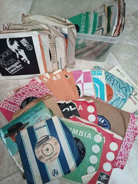 Photo of free Box of various 7-inch 45rpm vinyl records (Enfield EN2) #1