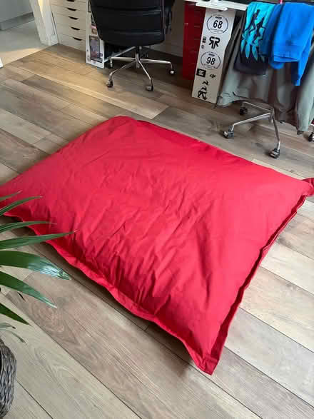 Photo of free Red beanbag (TW11) #1