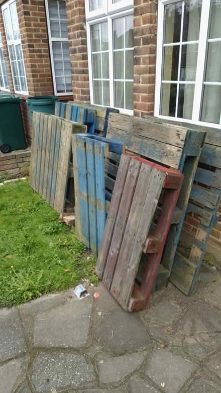 Photo of free Pallets (Edgware HA8) #1