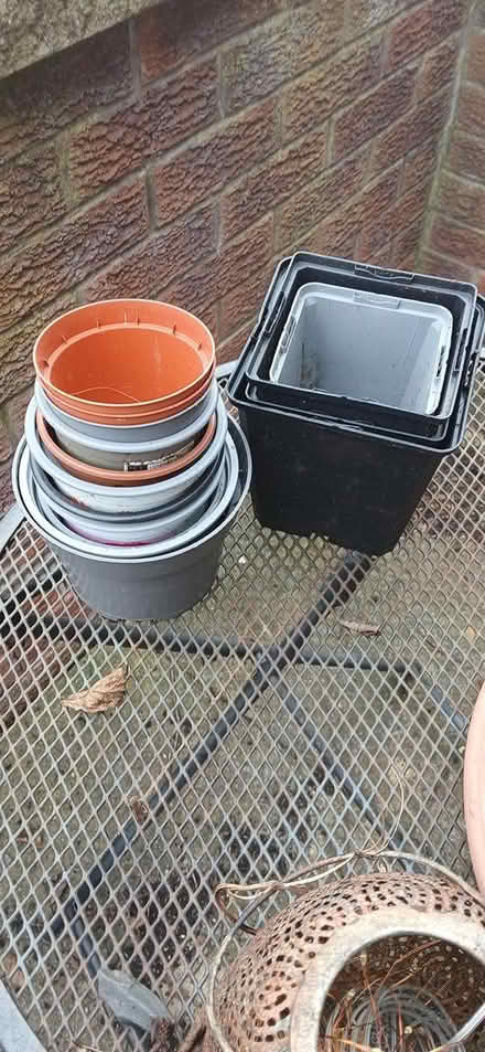 Photo of free Plastic plant pots (Gawthorpe) #1