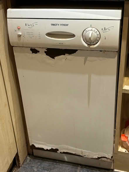 Photo of free Slimline dishwasher (working) (Lee / Hither Green) #1