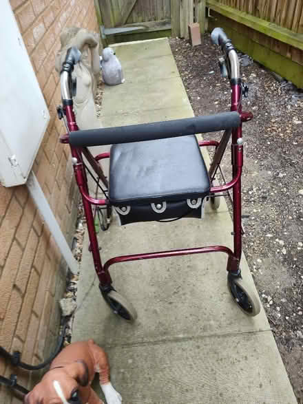 Photo of free 4 wheel walker with seat (Leighton Buzzard LU7) #1