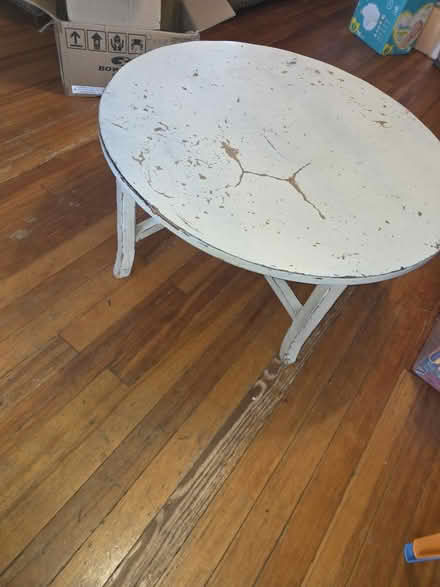 Photo of free Round table (Flemington) #2