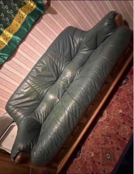 Photo of free 🚨 free sofas – for anyone (must go asap) (Rose Hill DE23) #4