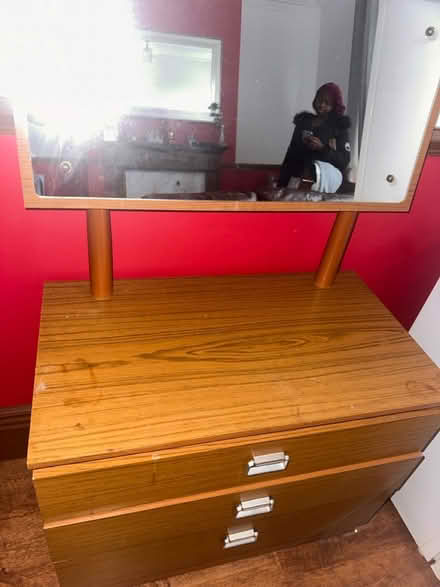 Photo of free Dressing table with mirror (S8 Heeley) #3