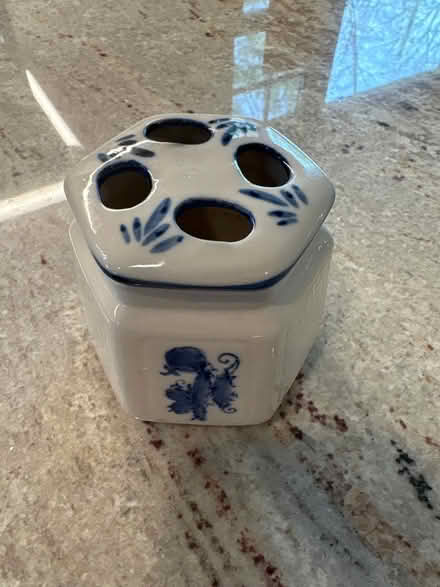 Photo of free Porcelain pen/toothbrush holder (Ossining) #1
