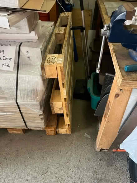 Photo of free Wood pallette (Old ottawa south) #2