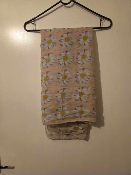 Photo of free Pack of 2 scarves (Round Green LU2) #1