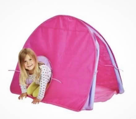 Photo of free Pink pop up play house / tent (Newport Pagnell, MK16) #2