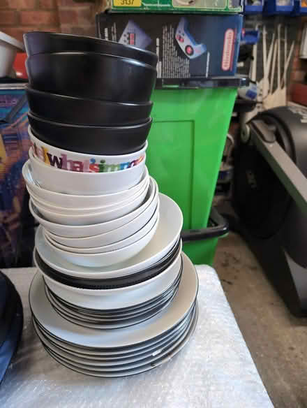 Photo of free Plates and bowls (Welwyn Garden City) #2