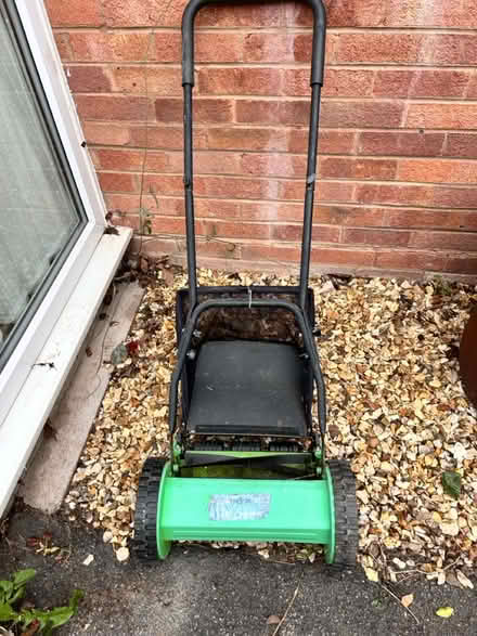 Photo of free Manual lawn mower (Gaurlford WR14) #1