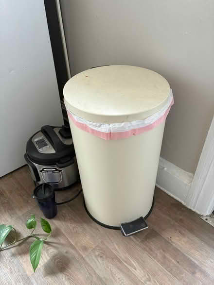 Photo of free Large Trash Bin (Stanton Park) #1