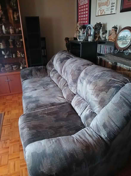 Photo of free Couch (402-400 Grenfell St Oshawa) #2