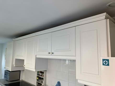 Photo of free plain white kitchen top cabinets cornice (Beaconsfield HP9) #1