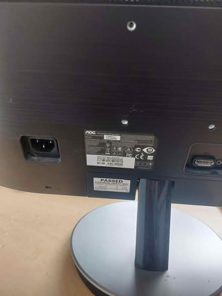 Photo of free aoc led monitor (Hampton Hill TW12) #2