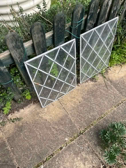 Photo of free 2 leaded. lights (Hoddesdon EN11) #1