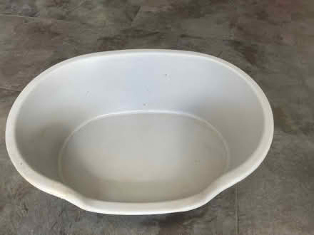 Photo of free Very small plastic dog bed (Bexhill on sea TN39) #1
