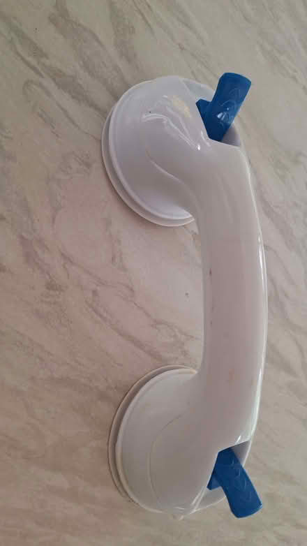 Photo of free Suction handle (Oxton CH43) #2