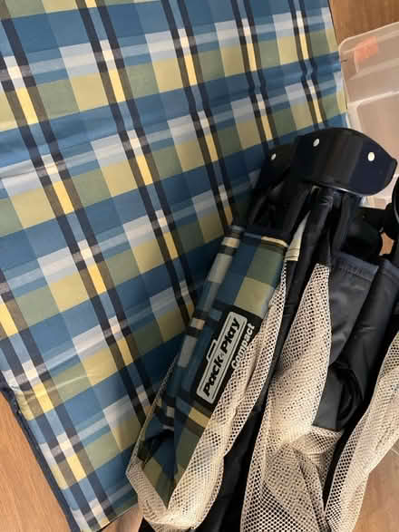 Photo of free graco pack and play travel cot (Worcester Park KT4) #1