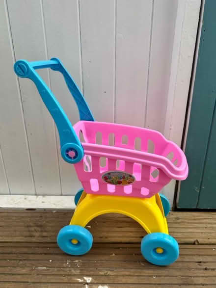 Photo of free Kids play shopping trolley (CT2 8LL) #1