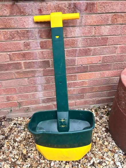 Photo of free Lawn fertiliser spreader (Gaurlford WR14) #1