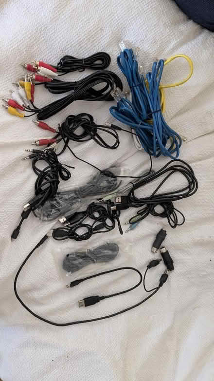 Photo of free Various computer leads BL2 (Hall i' th' Wood BL2) #1