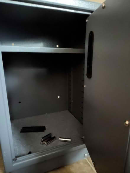 Photo of free Bunker Hill safe (104 Ash Ave Wood Village) #4