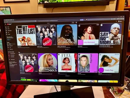 Photo of free Dell P2715Q 27” 4k Monitor (New Town CO1) #1