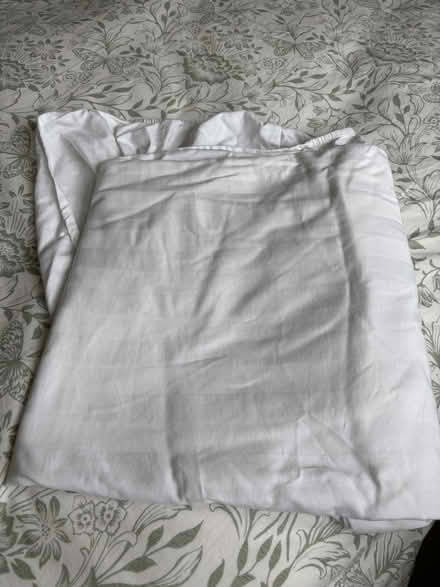 Photo of free White Cotton fitted sheet (Bexleyheath DA6) #1