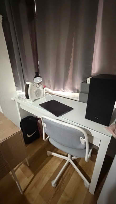 Photo of free Office desk (Br33TE) #1