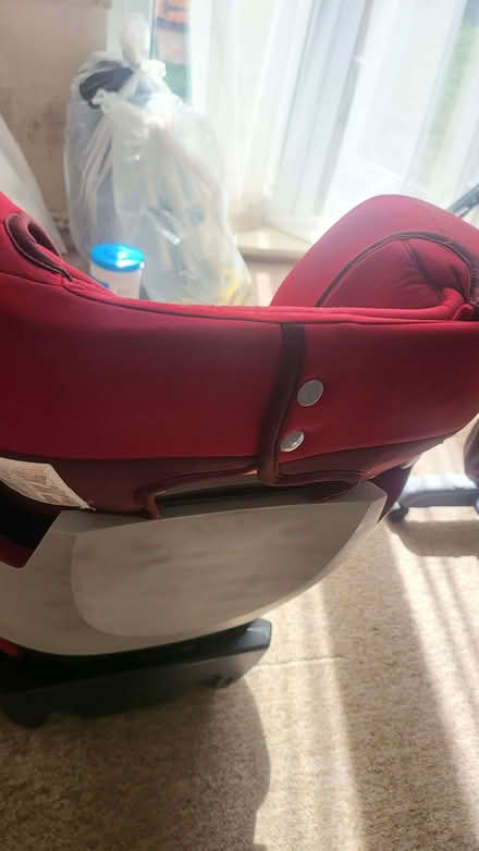 Photo of free Red car sit for kids (Enfield EN2) #4