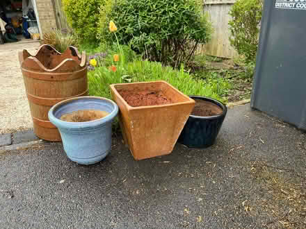 Photo of free Garden pots (World's End RH15) #1