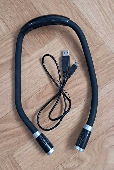 Photo of free LED neck light, rechargable (Allestree DE22) #1
