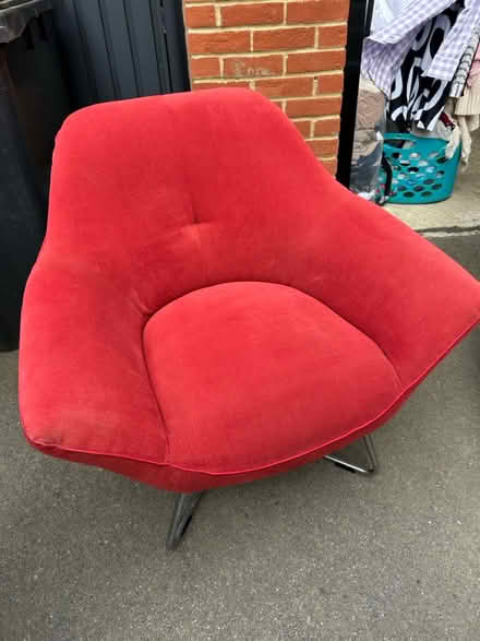 Photo of free Comfy contemporary red chair (wallingford OX10) #3