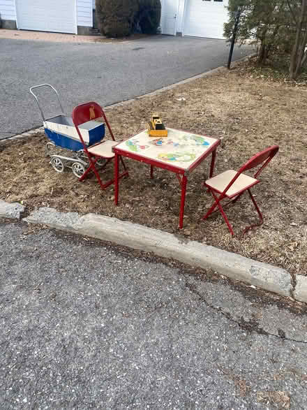 Photo of free Vintage toys curbside (Nepean) #1